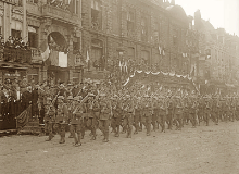Official entry into Lille. The march past of the British 47th Division in the Grande Place, 28 October 1918.