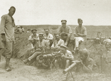 British and Indian machine gunners with a Vickers machine gun, Lewis gun and range-finder, 1917.